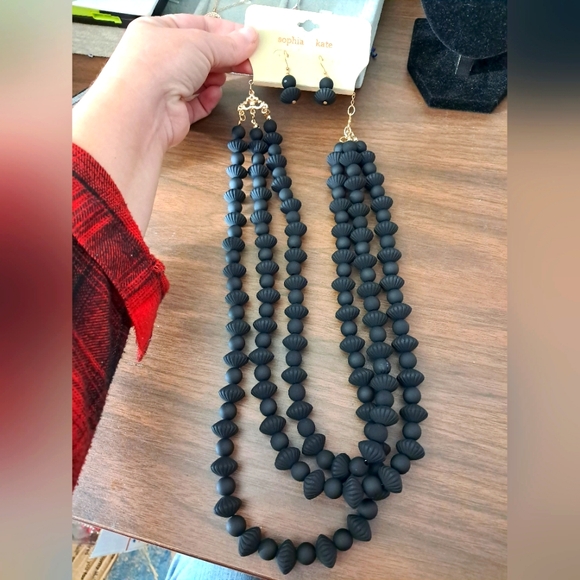 Black Statement necklace with matching earrings - Picture 1 of 5